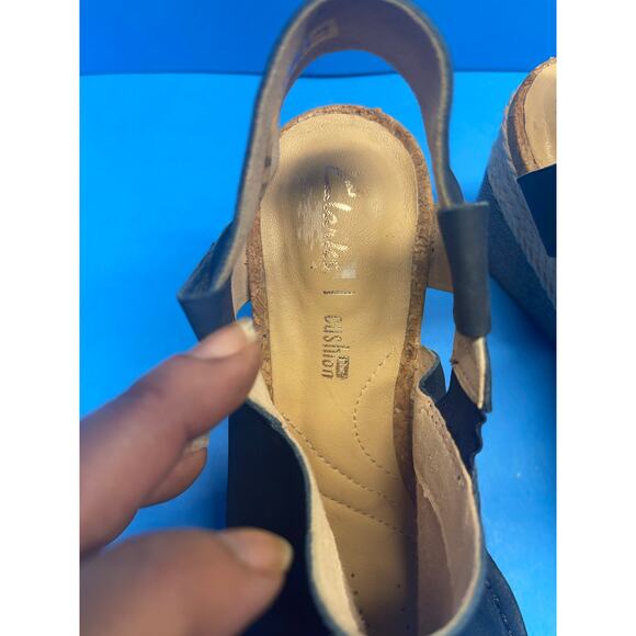 Clarks Navy Leather Cork Wedge Sandals Sz 6.5 Soft Cushion Slingback EU 37 - Picture 9 of 10